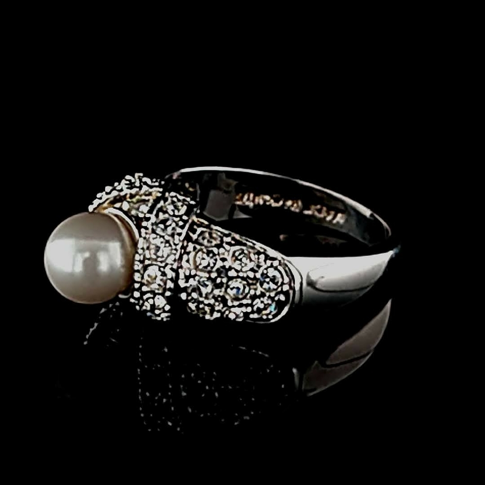 Ladies Retro Faux Pearl Ring